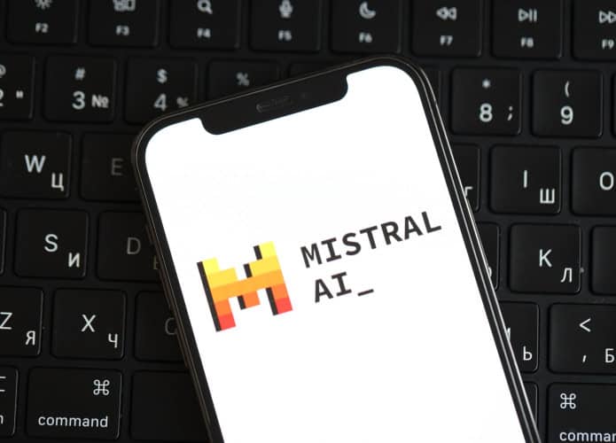 Nova IA aberta da Mistral promete reforçar defesa contra ataques cibernéticos