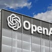 Logo da OpenAI na fachada de um prédio