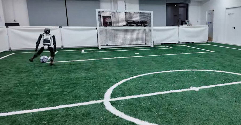 Robô humanoide jogando futebol