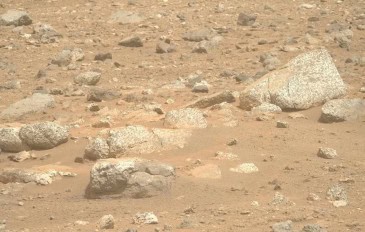 Rochas claras encontradas na cratera Jezero em Marte